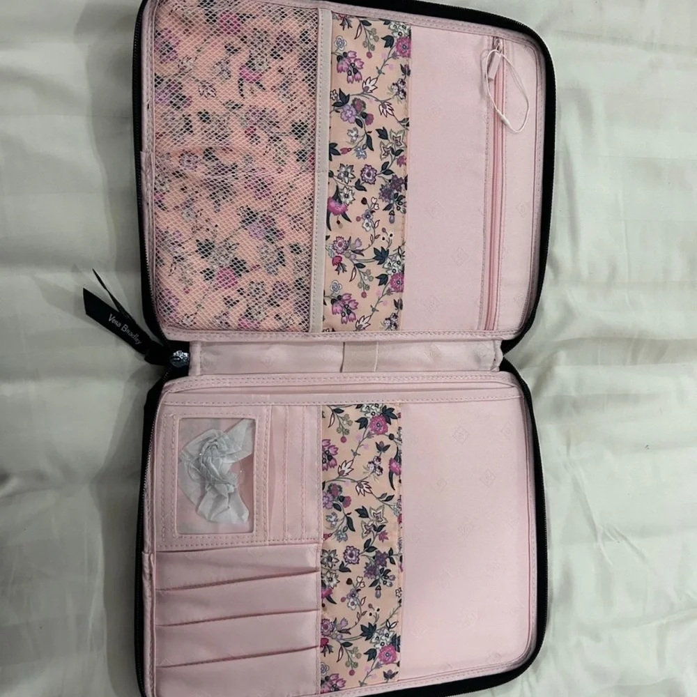 NWOT Vera Bradley Tablet Case in botanical paisley
